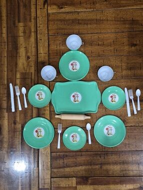Vintage Holly Hobby Sunbonnet Sue Tin Picnic Tea Party Dish Set Cottagecore
